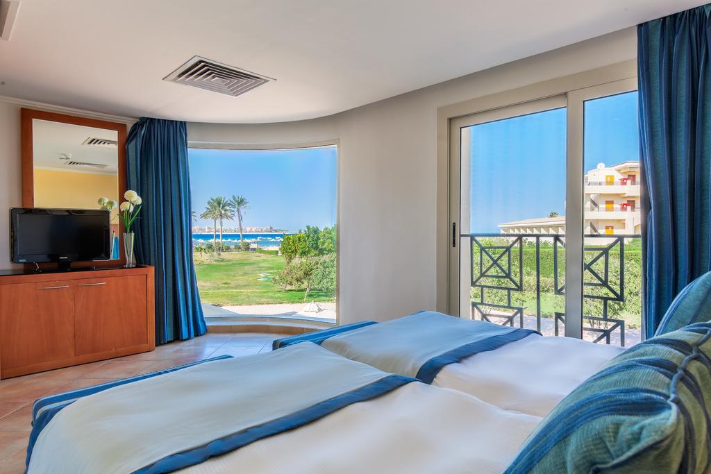Beach vacation by Cleopatra Travel 