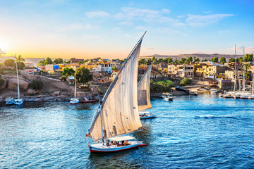 Dahabiya sailing cruise