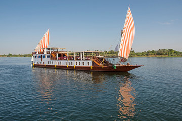 Dahabiya sailing cruise